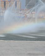 晉陽(yáng)湖噴泉
　　晉陽(yáng)湖公園是城市綜合型生態(tài)濱水公園，其景觀工程分為10大區(qū)域，有生態(tài)自然游覽區(qū)、僑鄉(xiāng)文化廣場(chǎng)區(qū)、古厝文化體驗(yàn)區(qū)、濕地生態(tài)科普區(qū)、城市文化廣場(chǎng)區(qū)、生態(tài)島休閑區(qū)、山林沙地游玩區(qū)和水上活動(dòng)區(qū)。 