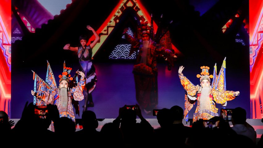 京劇演員與虛擬人“跨次元”合作《新定軍山》。主辦方供圖