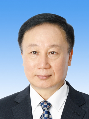 馬宏偉，男，滿族，1969年4月生，研究生學(xué)歷，中共黨員，現(xiàn)任人民日報社副總編輯。