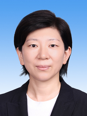 杜尚澤，女，漢族，1981年10月生，研究生學(xué)歷，中共黨員，現(xiàn)任人民日?qǐng)?bào)社編委委員兼政治文化部主任、北京分社社長(zhǎng)。