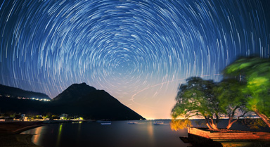延時攝影看云南撫仙湖璀璨星空